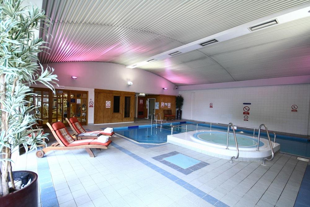 Urban Hotel Грантем Экстерьер фото