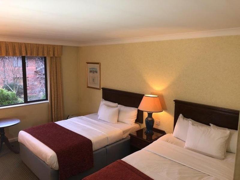 Urban Hotel Грантем Экстерьер фото