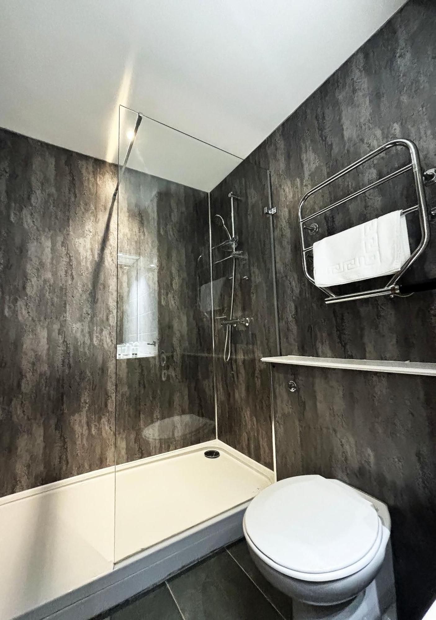 Urban Hotel Грантем Экстерьер фото